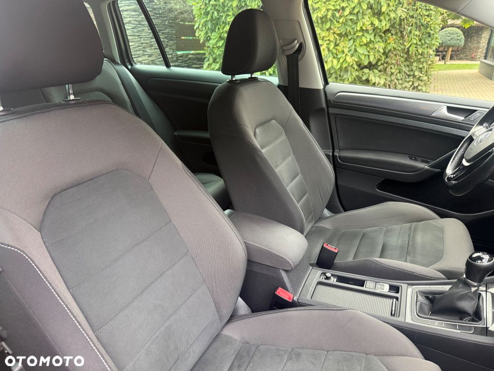 Volkswagen Golf - 10