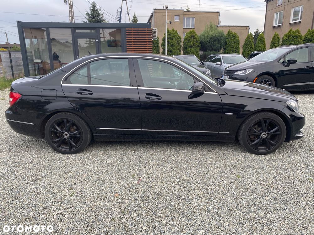 Mercedes-Benz Klasa C 180 CGI Automatik BlueEFFICIENCY Avantgarde - 16