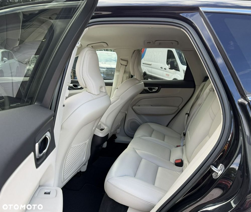 Volvo XC 60 B4 D Plus Dark - 10