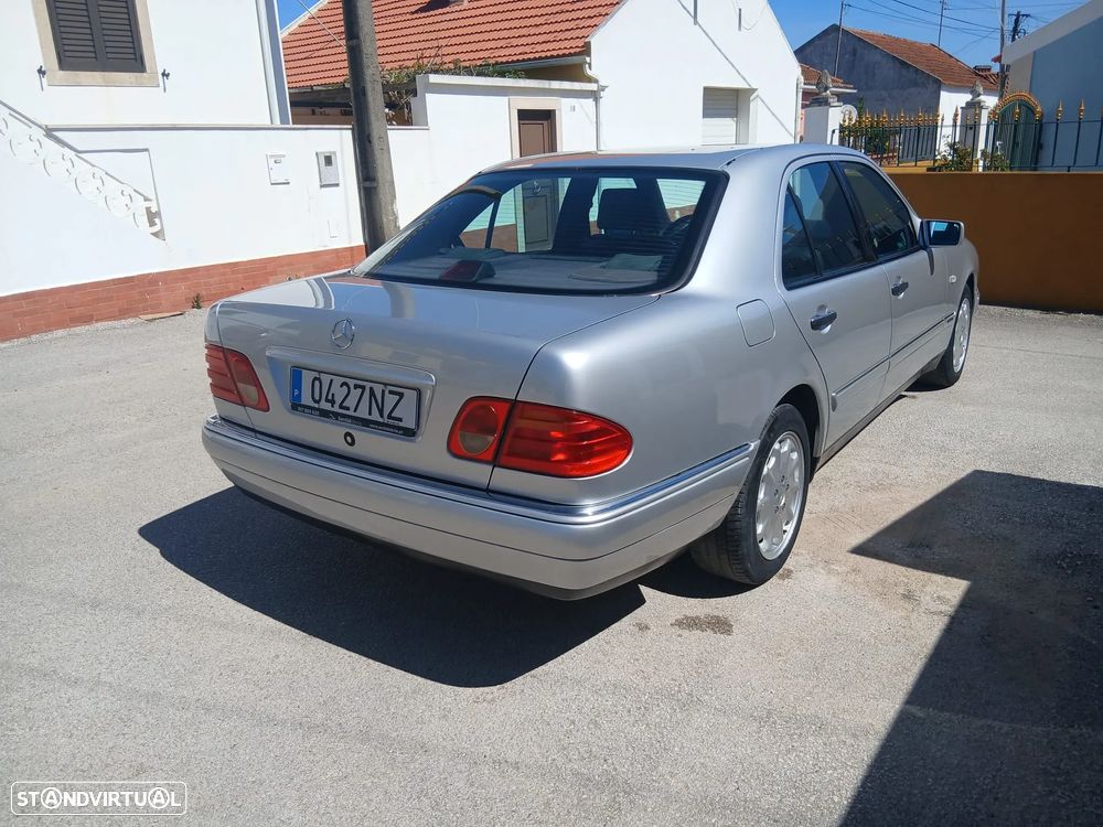 Mercedes-Benz E 300 - 2