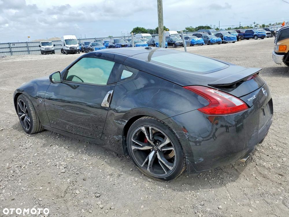 Nissan 370 Z - 3