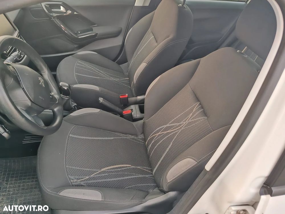 Peugeot 208 - 22