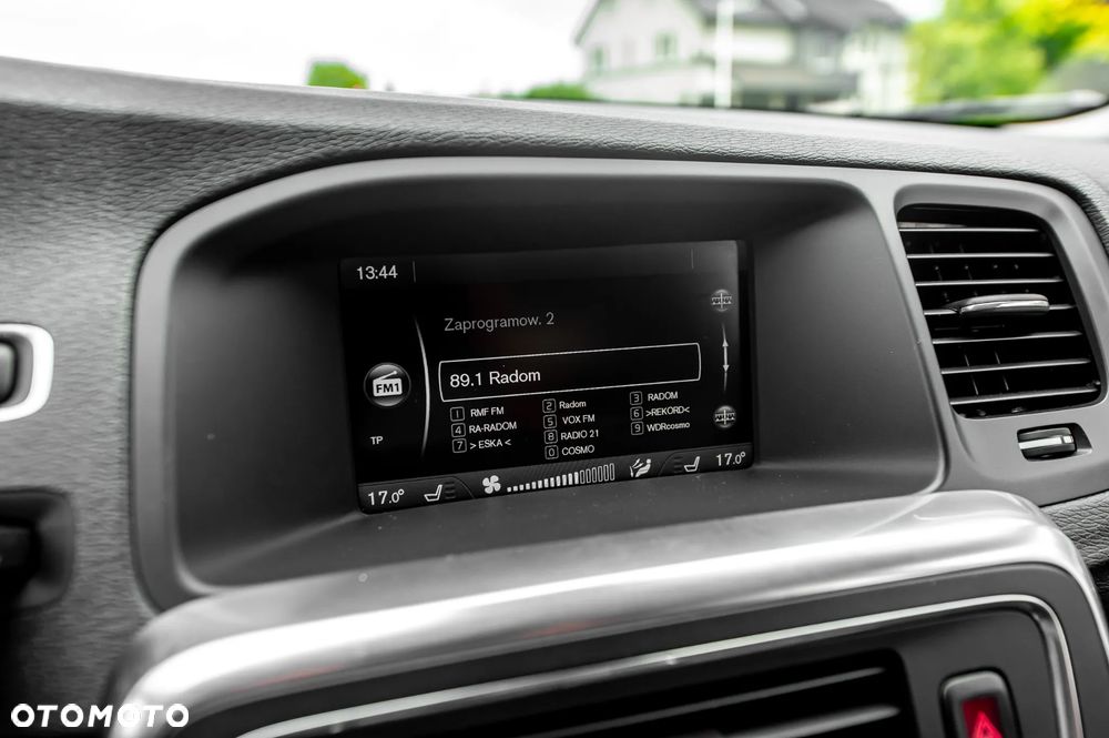 Volvo V60 D5 Geartronic Momentum - 29