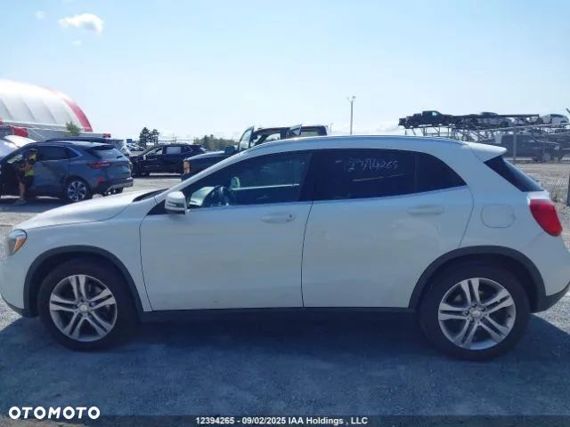 Mercedes-Benz GLA 250 4Matic 7G-DCT - 14