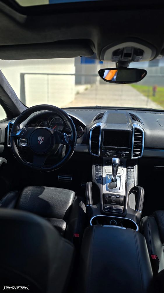 Porsche Cayenne Turbo - 9