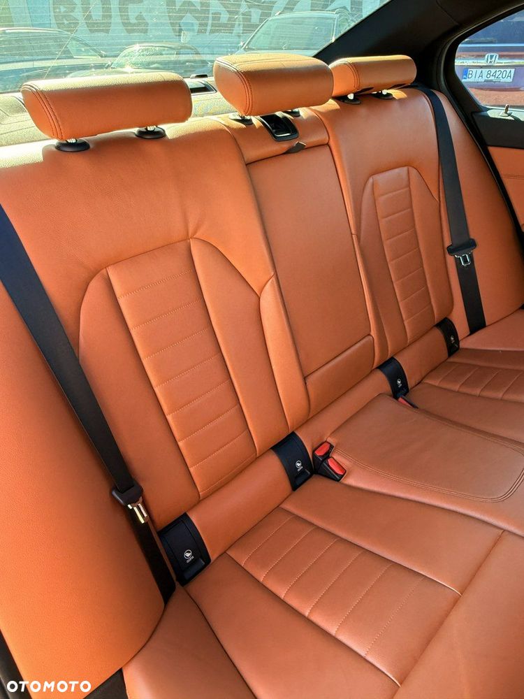 BMW Seria 3 330i xDrive - 37