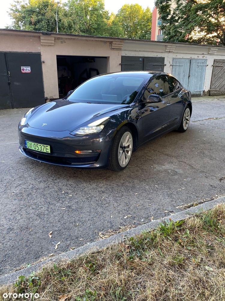 Tesla Model 3 - 1