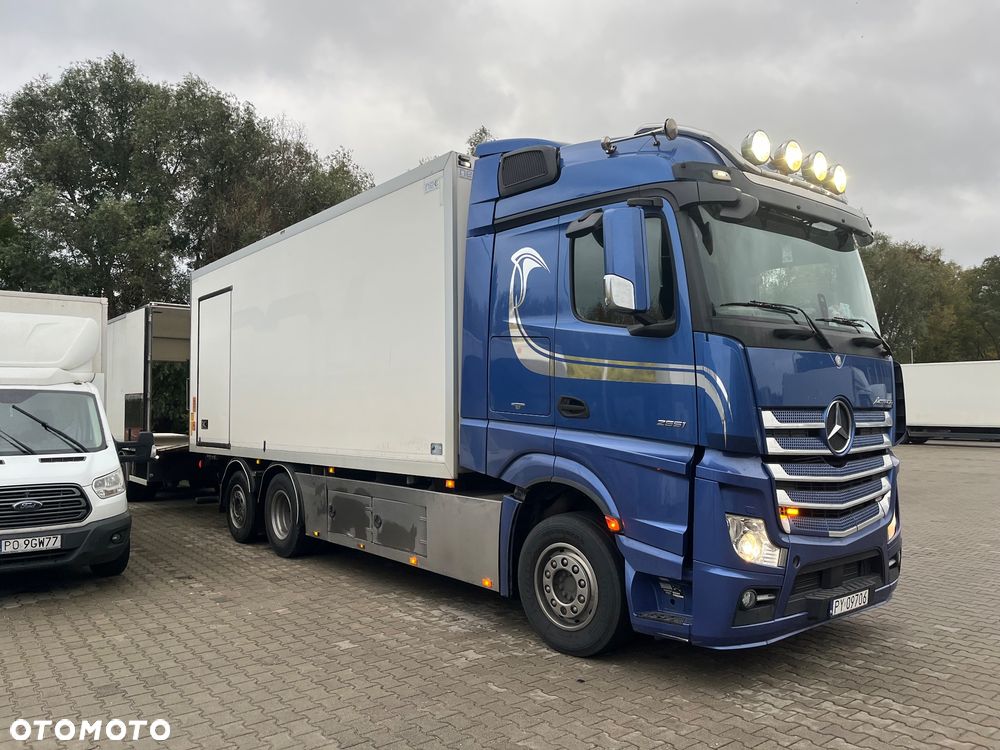 Mercedes-Benz Actros - 3