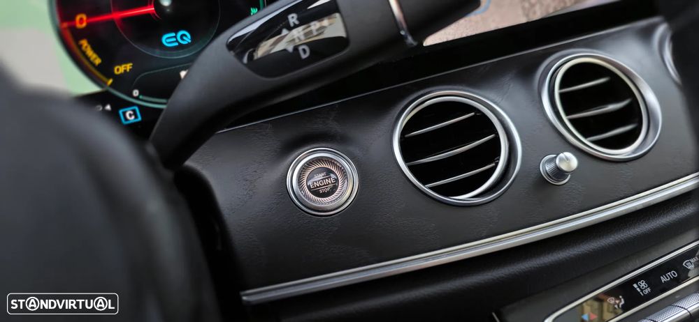 Mercedes-Benz E 300 de 4Matic 9G-TRONIC AMG Line - 32