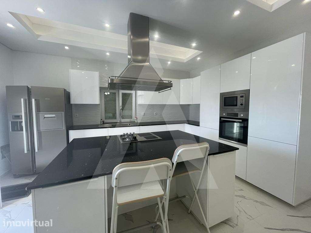 Fantástica moradia V3+2, remodelada, com piscina, em lote com 2.250... - Grande imagem: 5/46