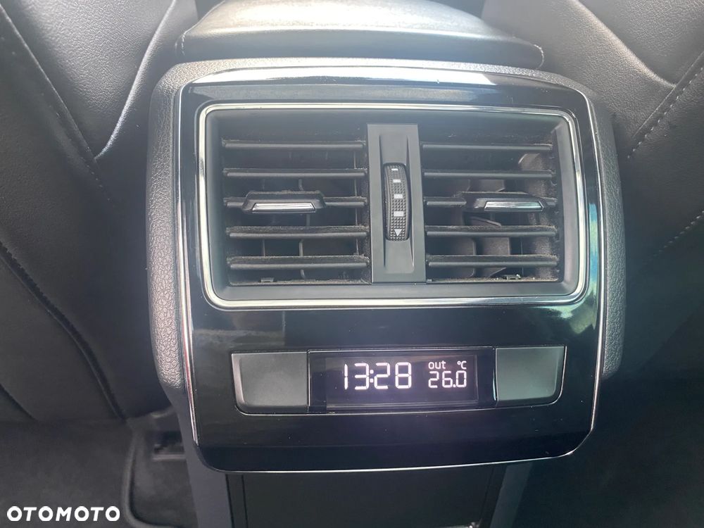Skoda Superb 2.0 TDI L&K DSG - 29