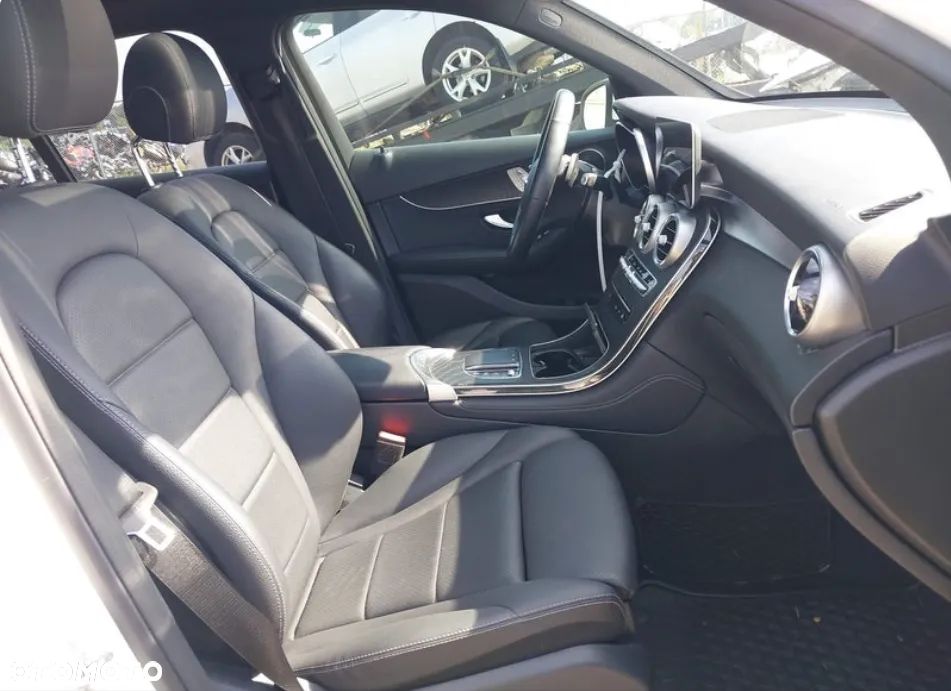 Mercedes-Benz GLC 300 4-Matic - 9