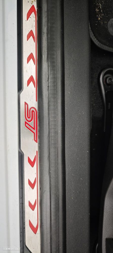 Ford Fiesta 1.6 T ST - 27