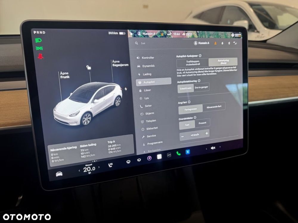 Tesla Model Y Long Range AWD - 4