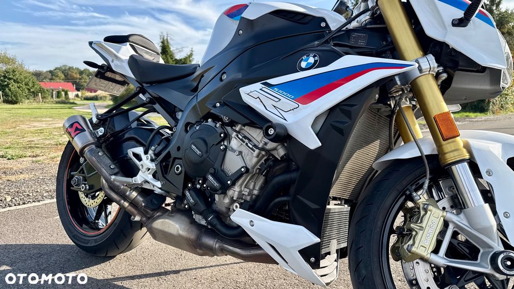BMW S - 18