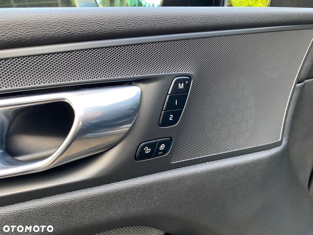Volvo XC 60 B4 D Geartronic RDesign - 27