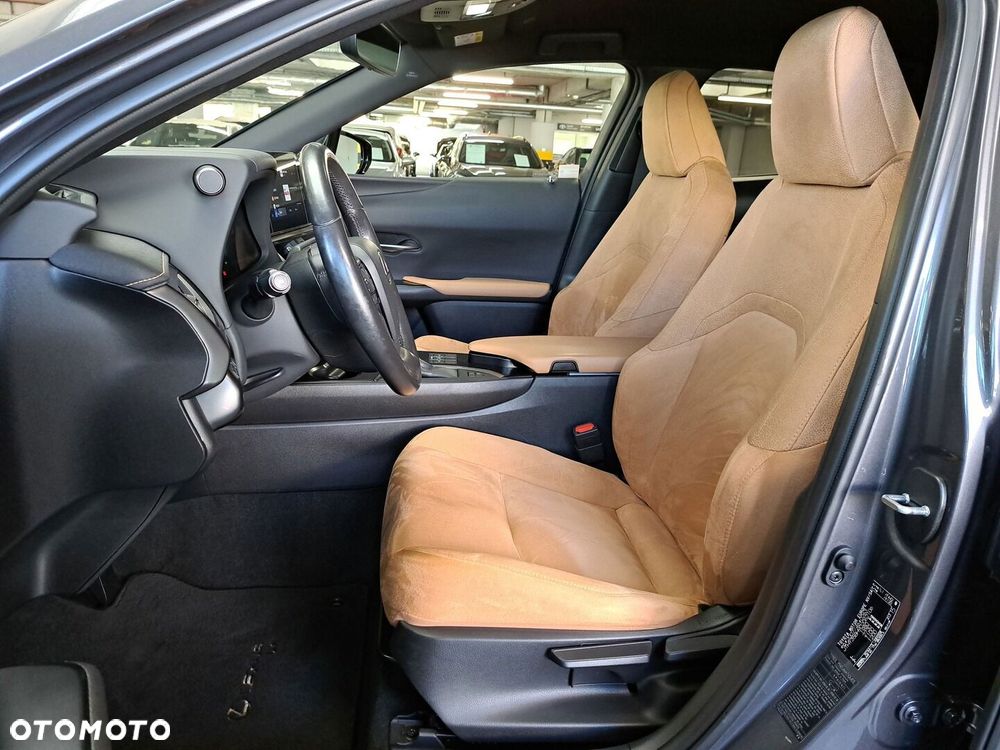 Lexus UX - 12
