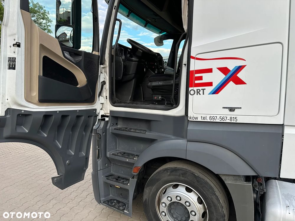 Mercedes-Benz ACTROS MP4 - 28