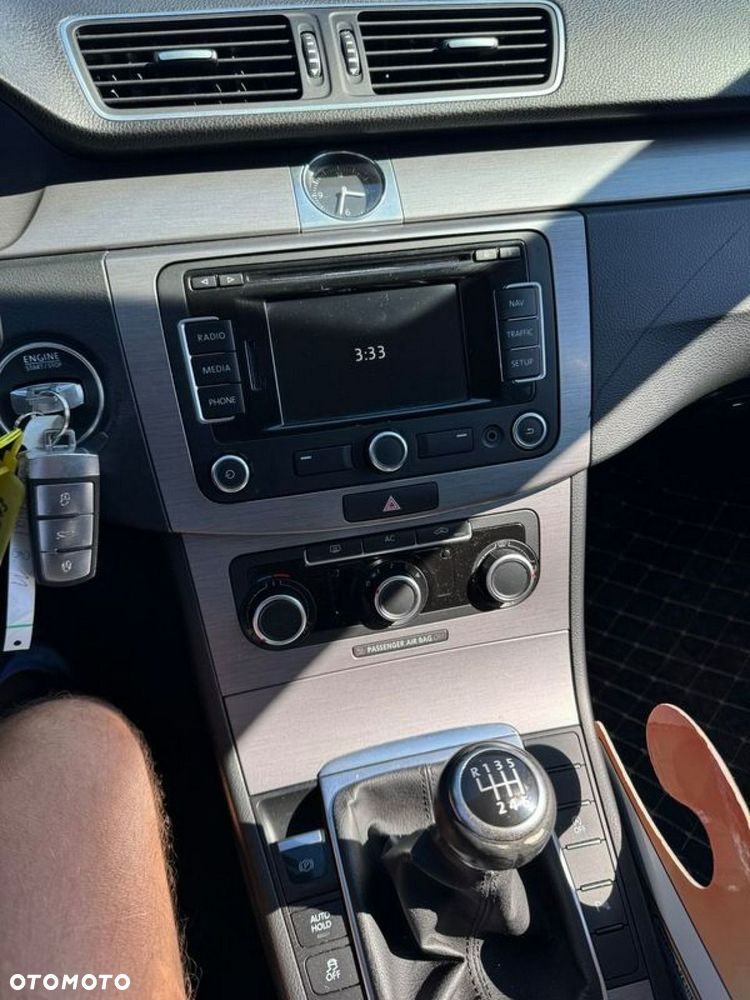 Volkswagen Passat - 14
