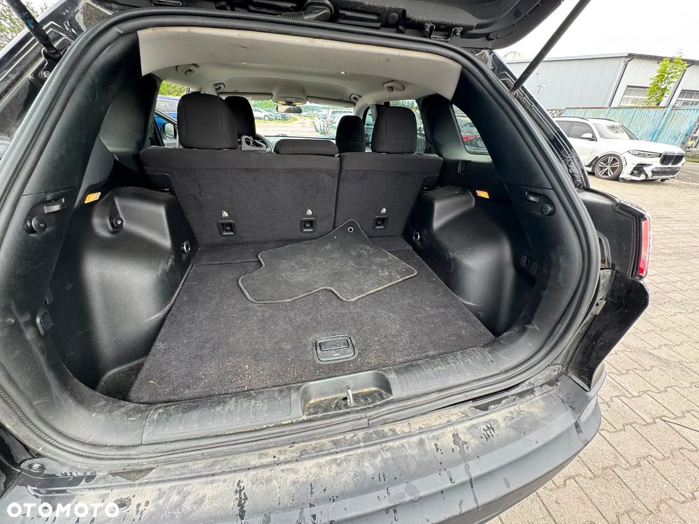 Jeep Cherokee - 10