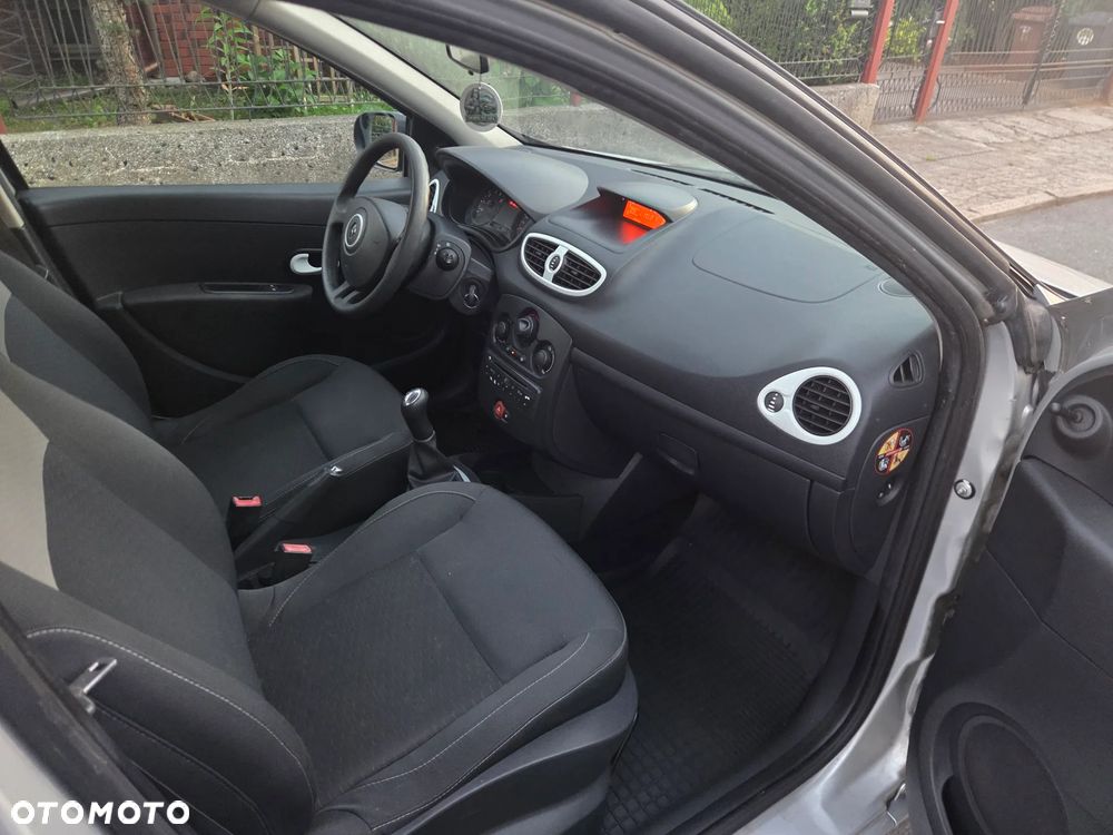 Renault Clio - 19