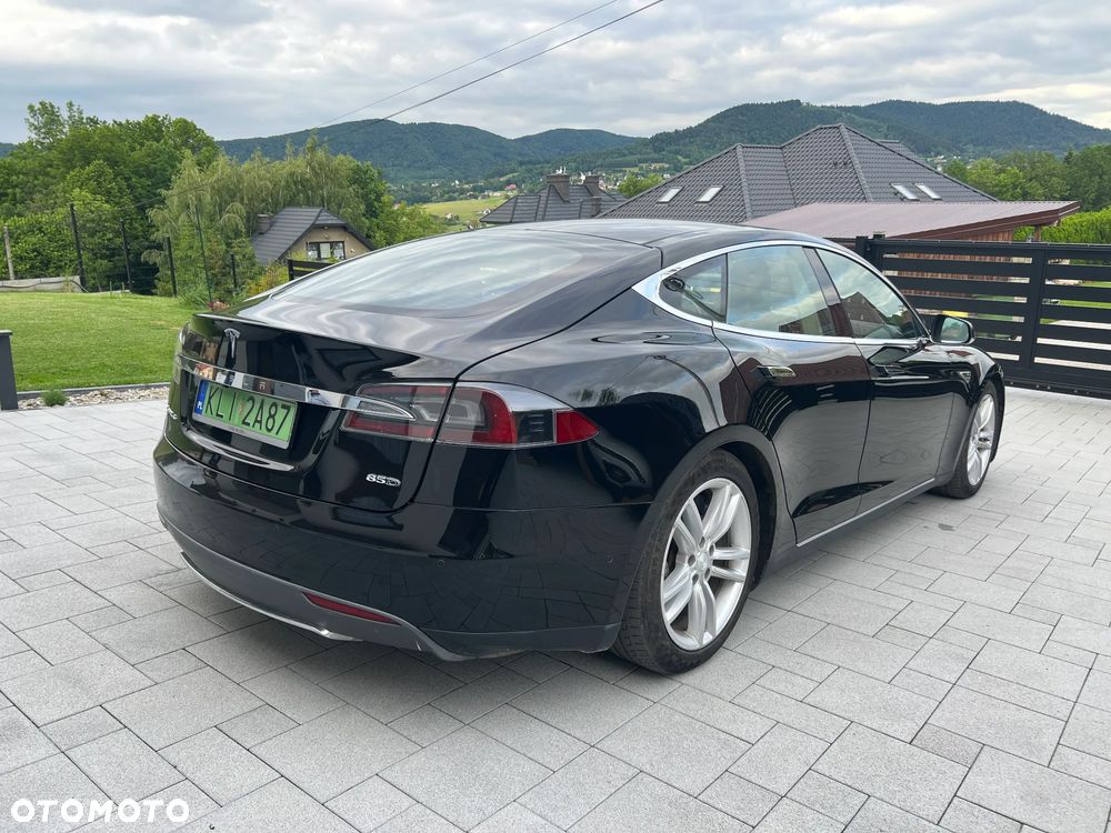 Tesla Model S - 1