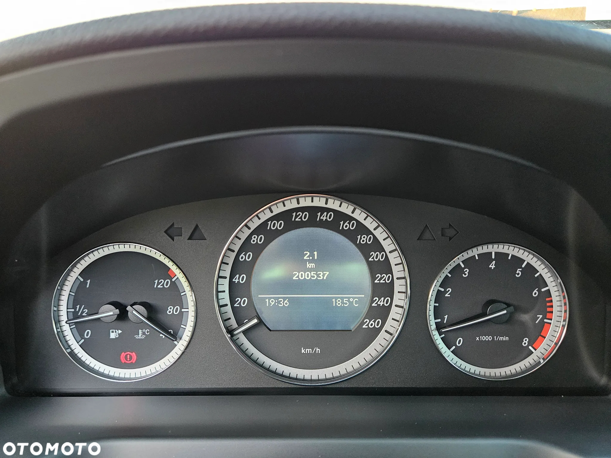 Mercedes-Benz Klasa C 200 CGI BlueEff Elegance - 18