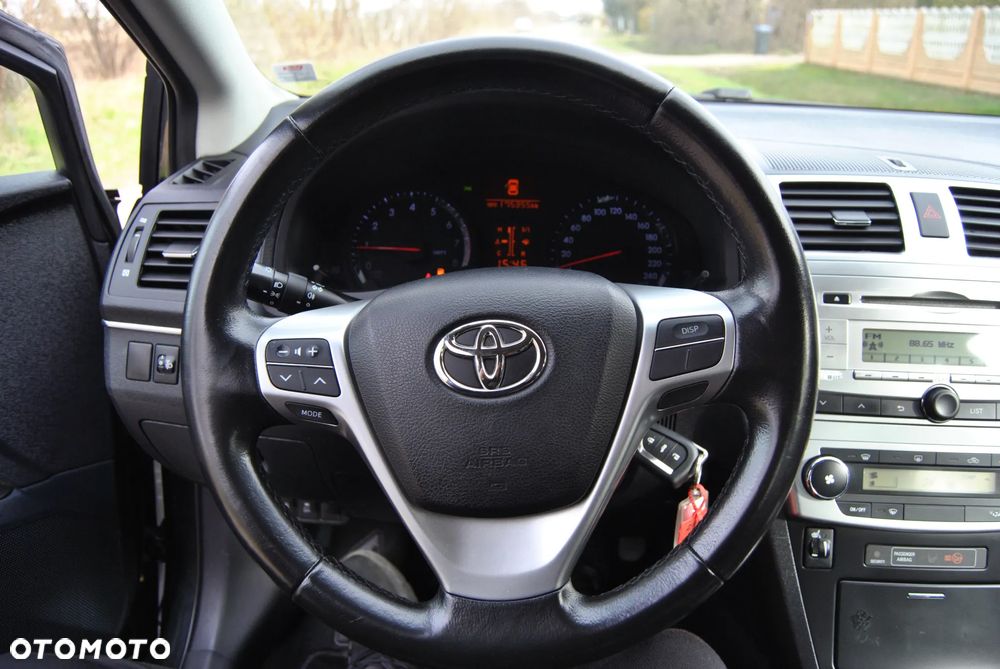 Toyota Avensis 1.6 Sol - 16