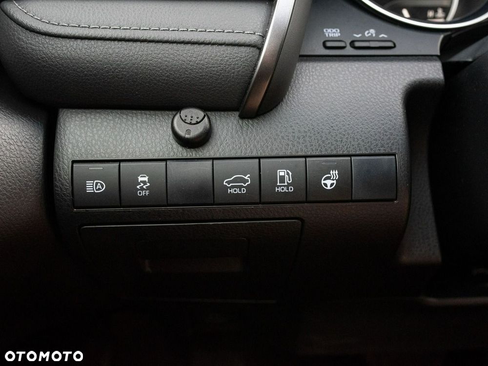 Toyota Camry - 16