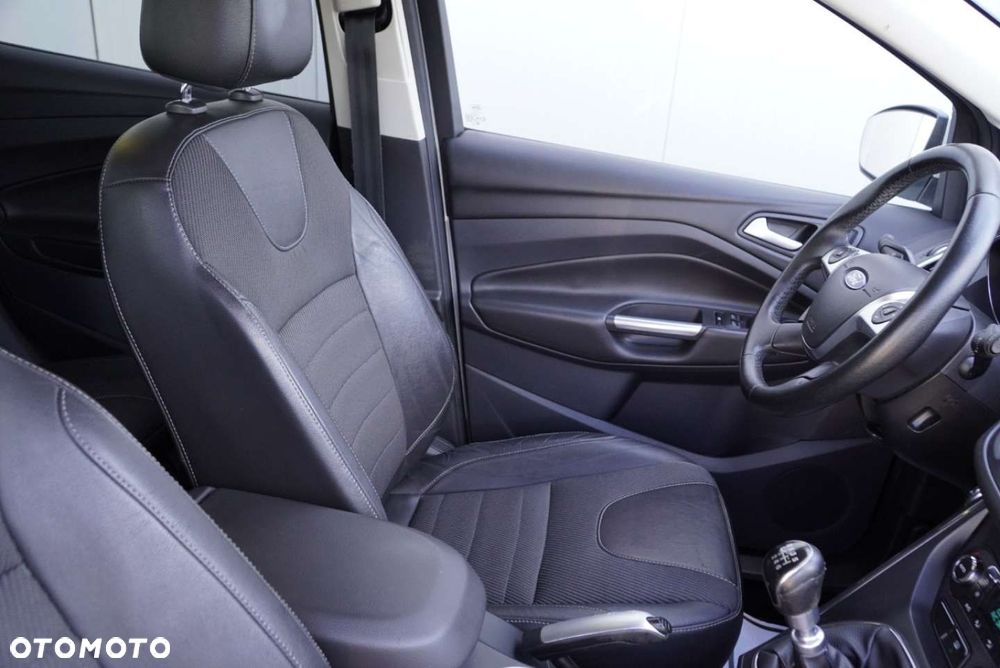 Ford Kuga 2.0 TDCi 2x4 Titanium - 10