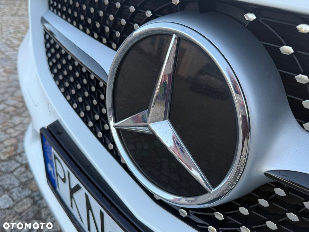 Mercedes-Benz Klasa C 200 9G-TRONIC AMG Line - 16