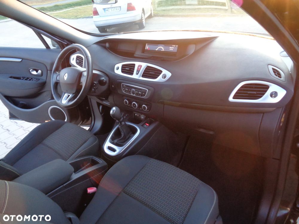 Renault Scenic 1.6 16V Luxe Privilege - 32