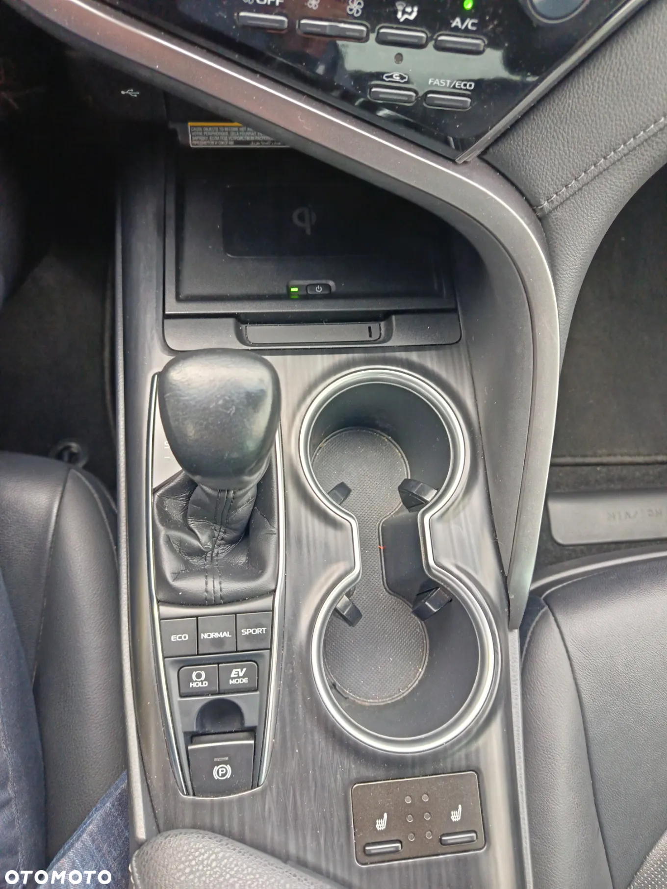 Toyota Camry 2.5 Hybrid Executive CVT - 9
