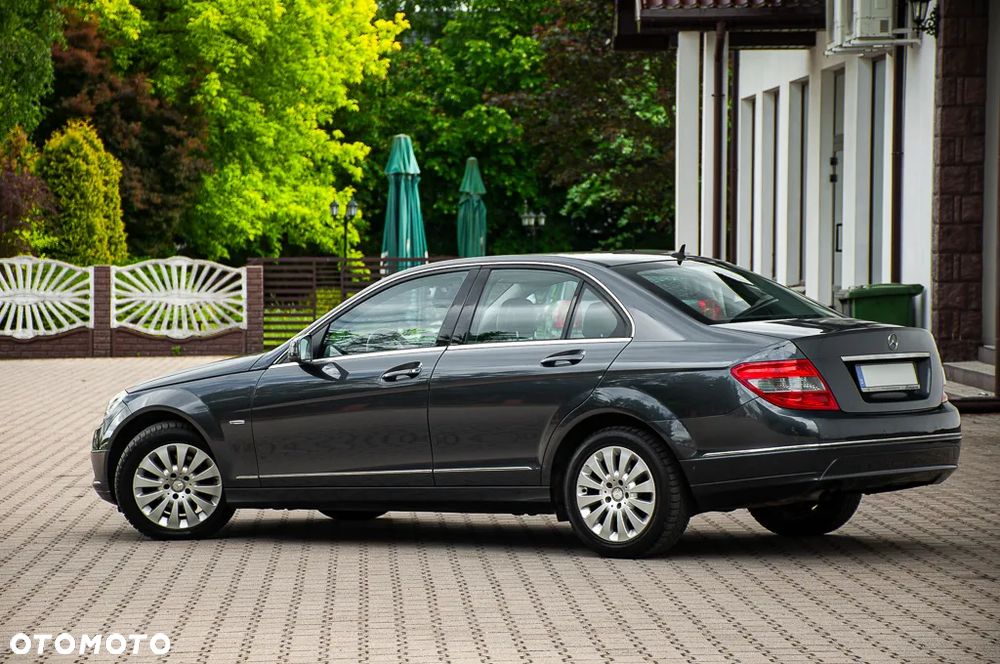 Mercedes-Benz Klasa C 180 CGI Automatik BlueEFFICIENCY Elegance - 20