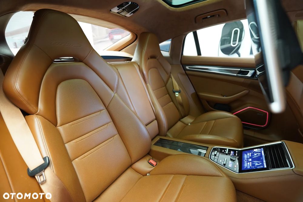Porsche Panamera Turbo S e-Hybrid - 16