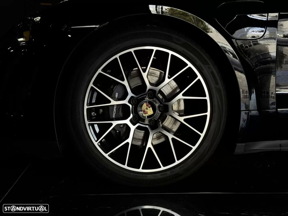 Porsche Taycan 4 - 11