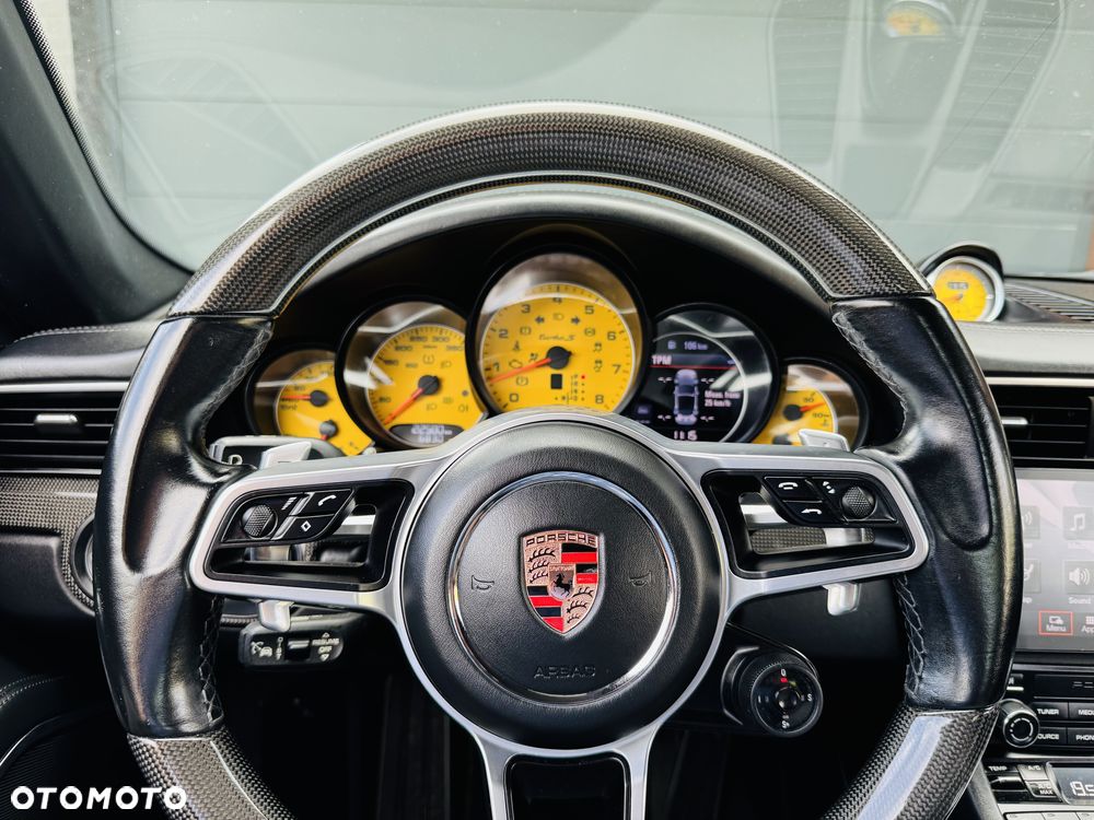 Porsche 911 Turbo S Cabriolet - 11