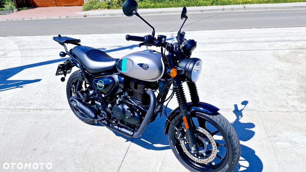 Royal Enfield HNTR - 22