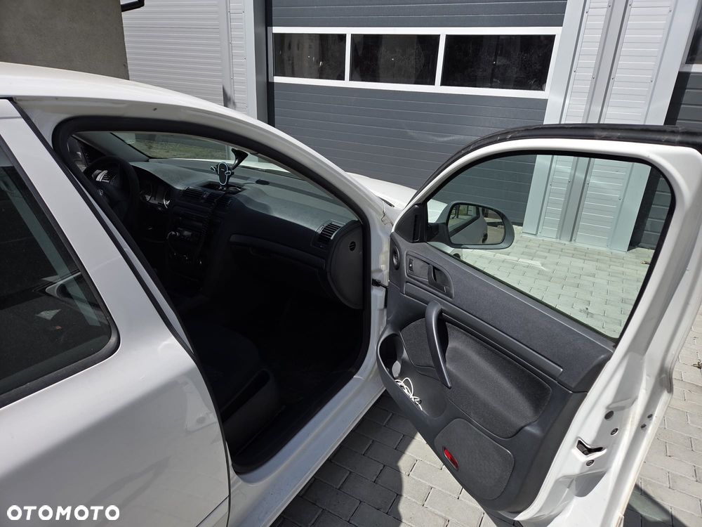 Skoda Octavia 1.6 TDI Ambiente - 6
