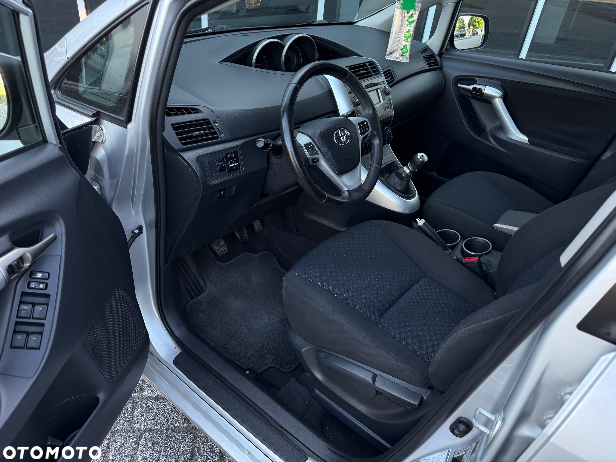Toyota Verso 1.6 Premium 7os - 18
