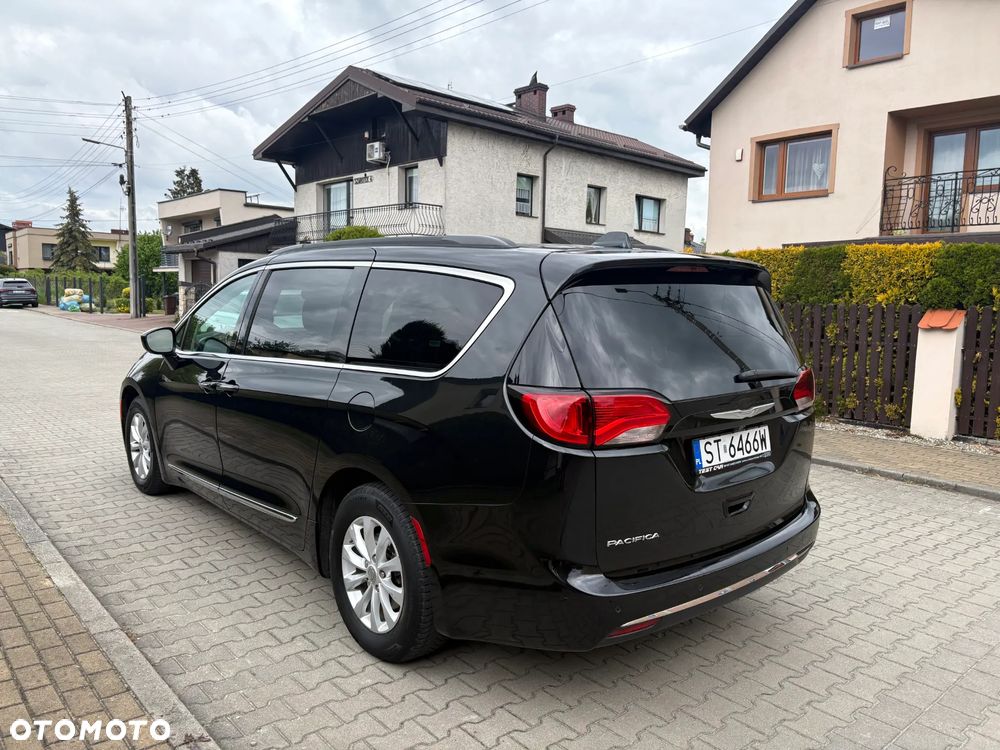 Chrysler Pacifica - 7