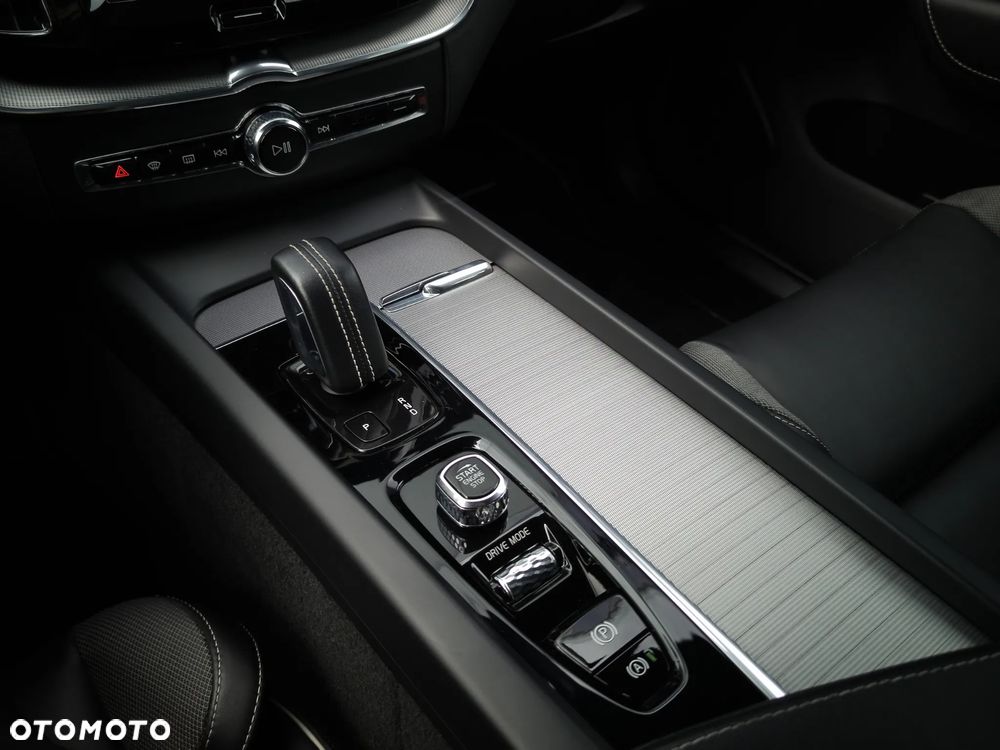 Volvo XC 60 B4 B R-Design - 18