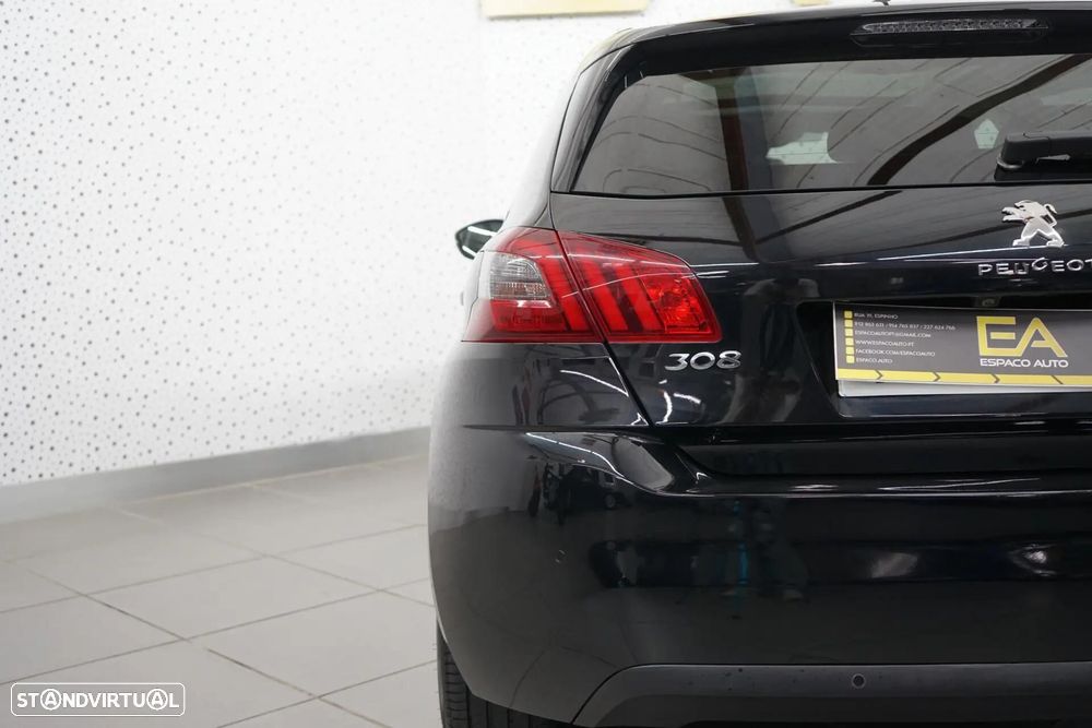 Peugeot 308 1.2 PureTech Allure Pack - 43