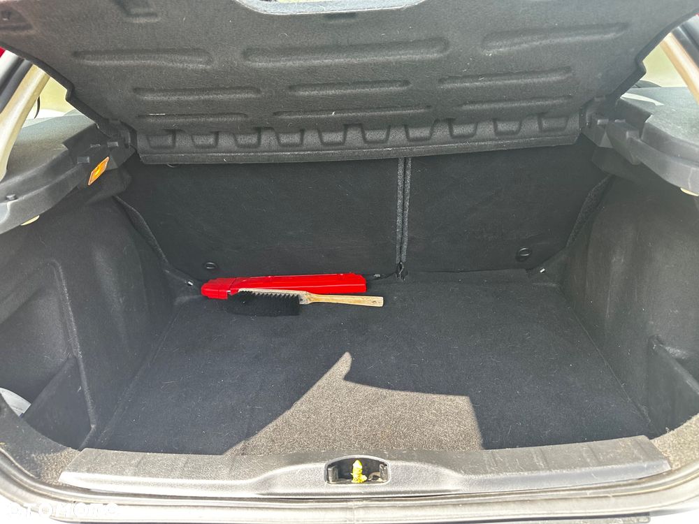 Citroën C4 1.6 HDi Impress - 12