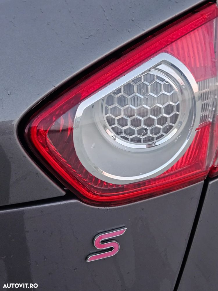 Ford Kuga S 2.0 TDCi 4x4 Plus Editionsmodell - 11