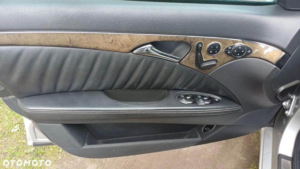 Mercedes-Benz Klasa E 500 Avantgarde Sport Edition - 25