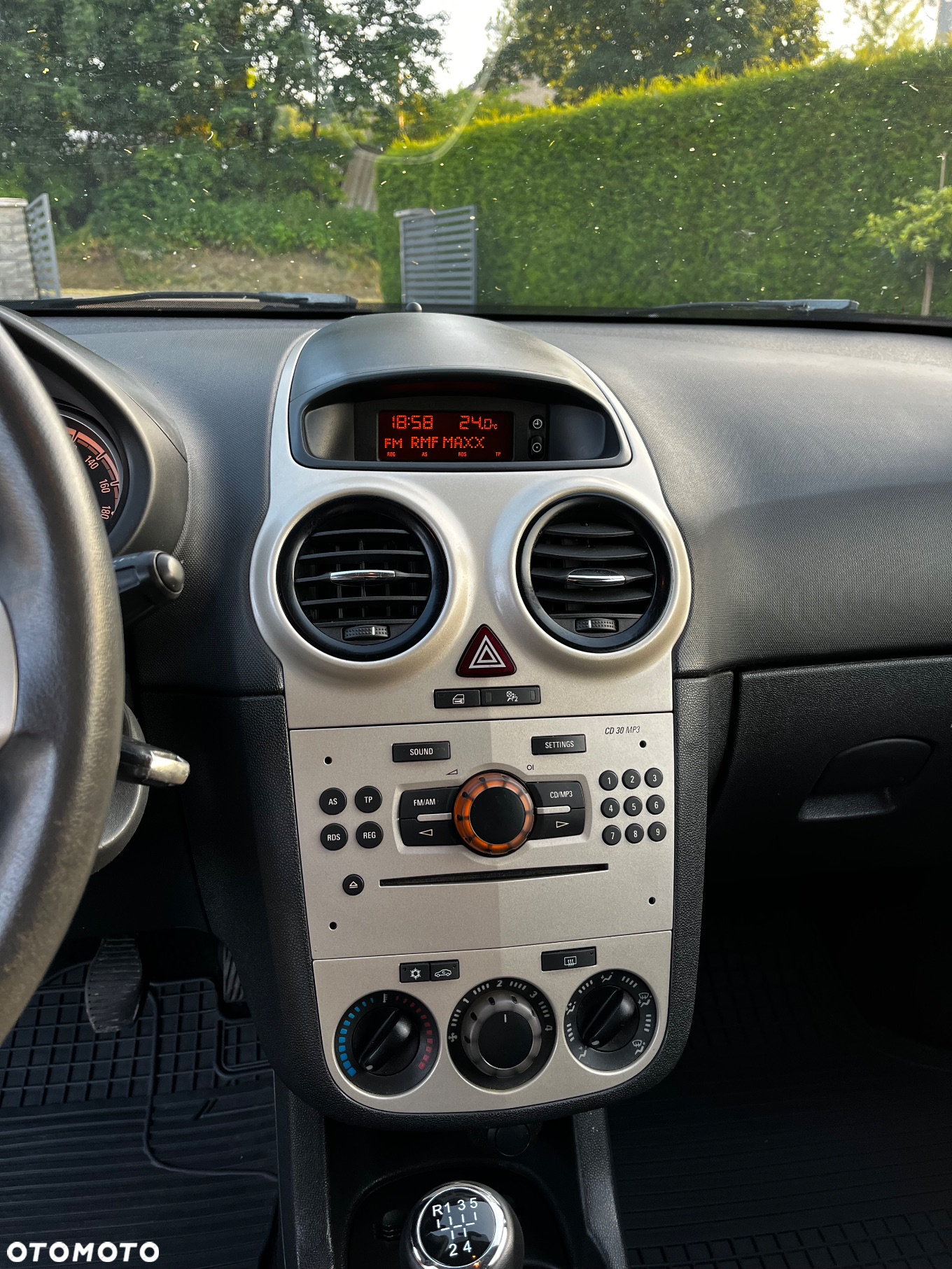 Opel Corsa 1.2 16V - 12