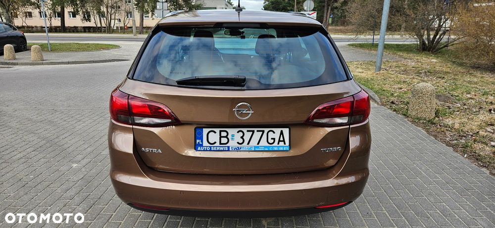 Opel Astra 1.4 T Enjoy S&S - 9