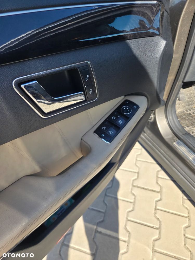 Mercedes-Benz Klasa E 350 CDI 4-Matic BlueEff - 35
