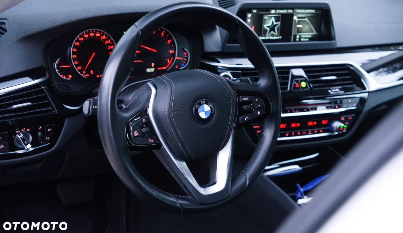 BMW Seria 5 520i - 7